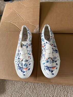 Women’s blowfish sneakers